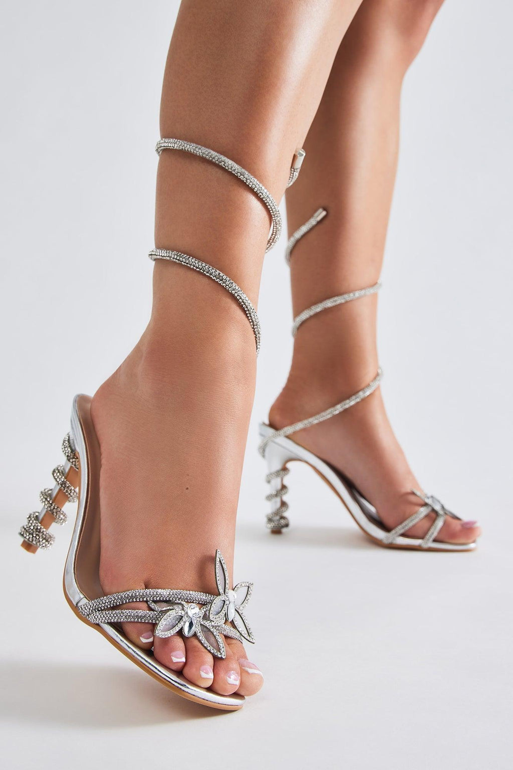 https://cdn.shopify.com/s/files/1/0293/9277/files/04-18-24_S8_33_VELENA_Silver_KJ_AC_11-54-59_68940_PXF.jpg?v=1737067946
